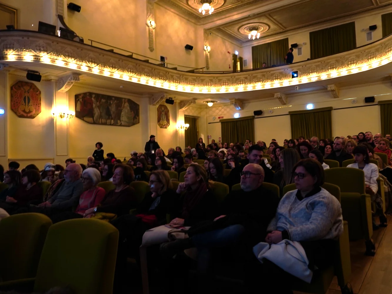 pubblico Teatro Kursaal Santalucia - Foto dell'incontro "Il Coraggio della Speranza" - Meeting del Volontariato 2025 "Il Coraggio della Speranza" 13 Dicembre 2025 ore 18:30